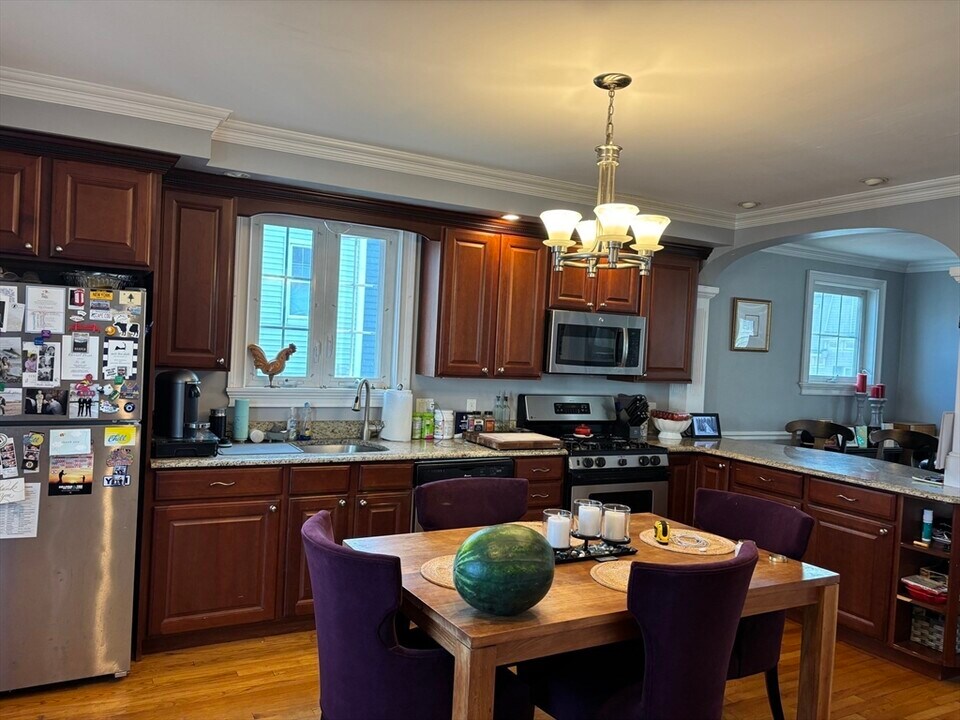 160-1/2 H St in Boston, MA - Building Photo
