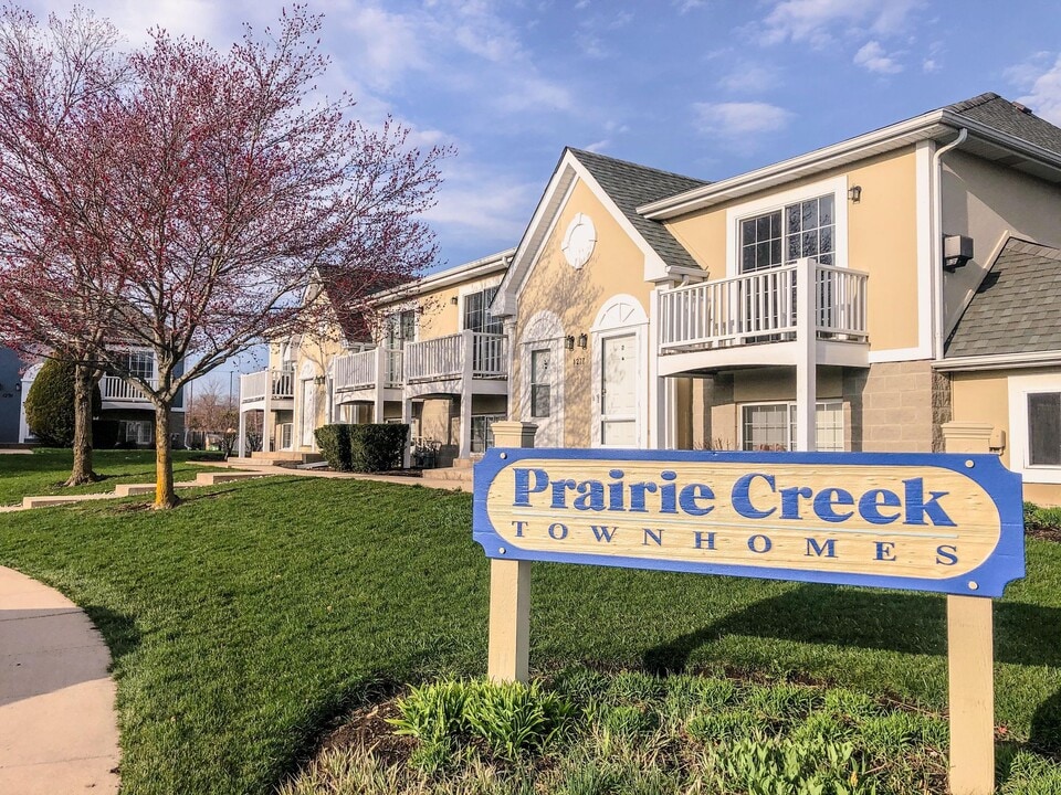 Prairie Creek Townhomes in Dekalb, IL - Foto de edificio