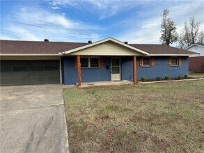 814 S 11th St in Rogers, AR - Building Photo - Building Photo