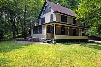 90 Indian Trl Ave in Rochester, NY - Building Photo - Building Photo