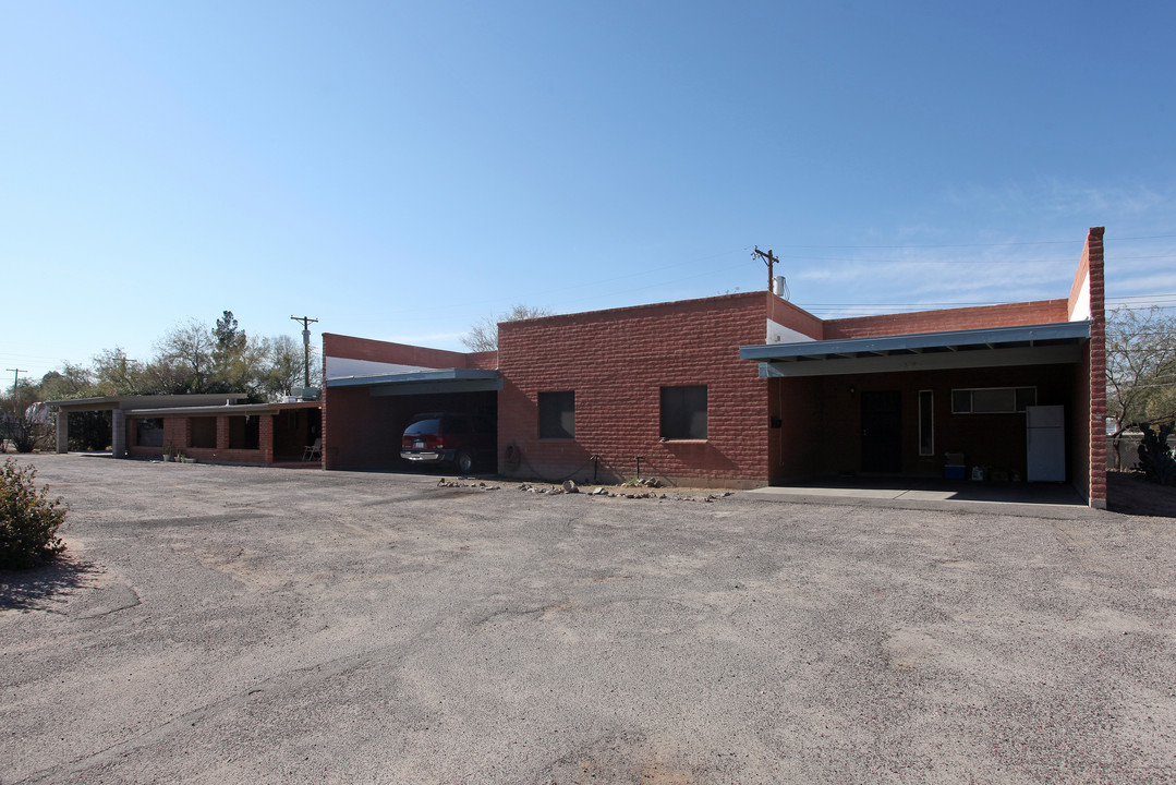 1529 N Bryant Ave in Tucson, AZ - Foto de edificio