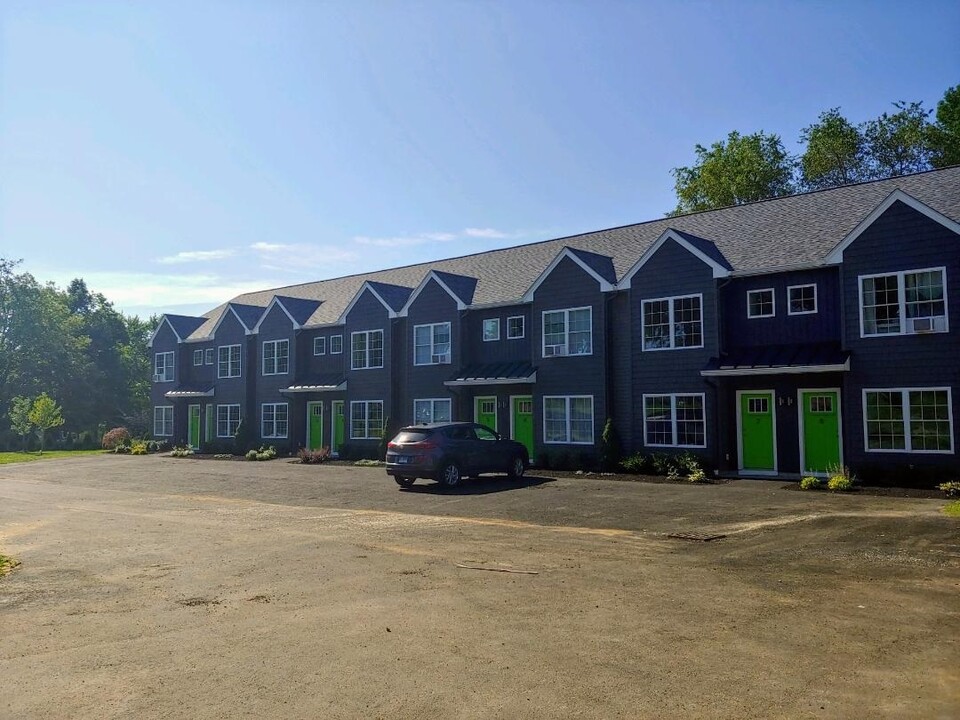 117 Old Pine Hill Rd, Unit 15 in Berwick, ME - Foto de edificio