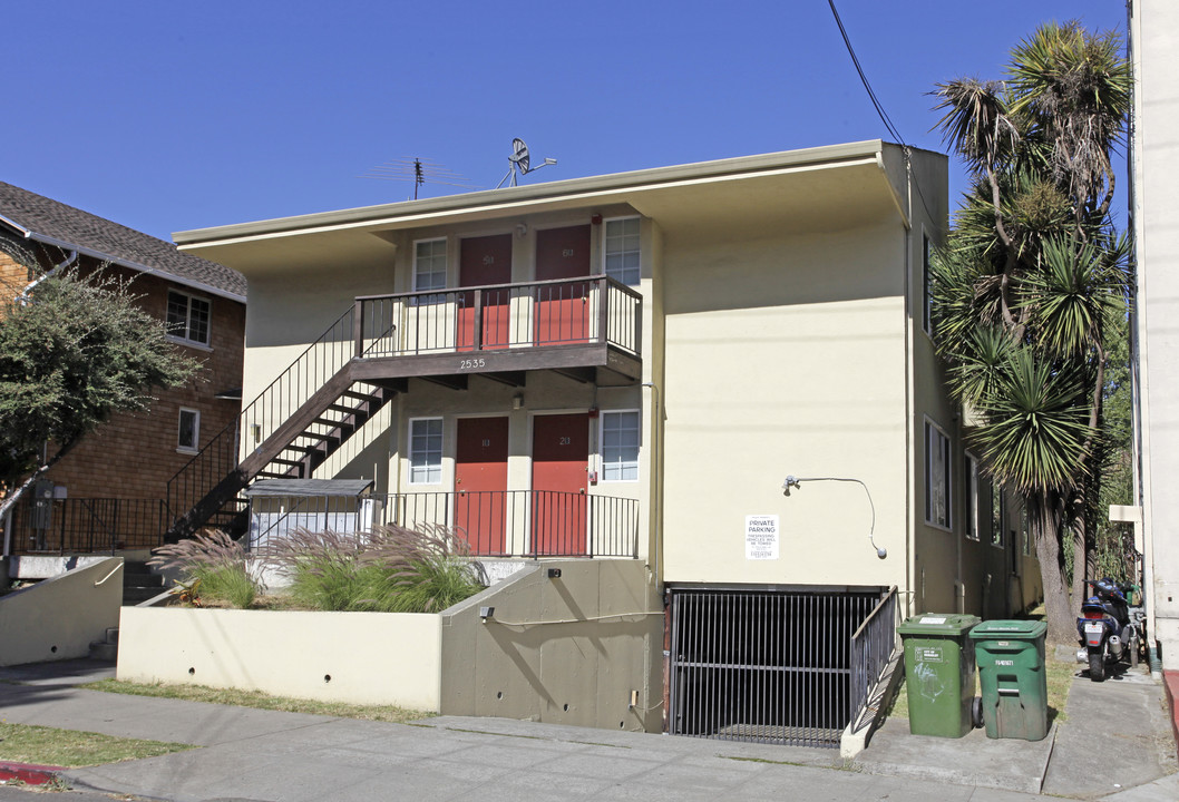 2535 Ellsworth St in Berkeley, CA - Building Photo