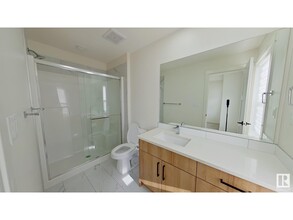 5715 Hawthorn Common SW in Edmonton, AB - Building Photo - Building Photo