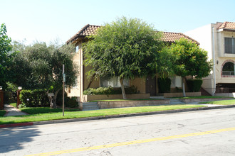 453 E Orange Grove Ave in Burbank, CA - Building Photo - Building Photo