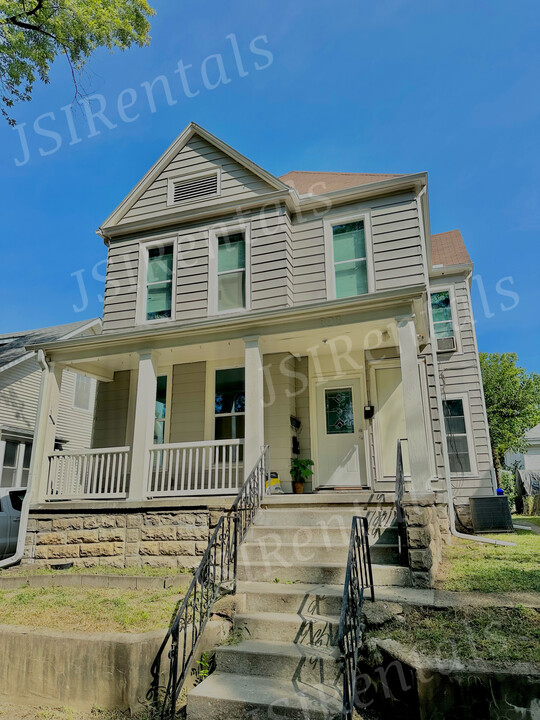 808 W 6th St in Sedalia, MO - Building Photo