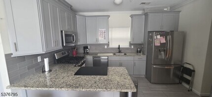 25 Amity St in Elizabeth, NJ - Foto de edificio - Building Photo