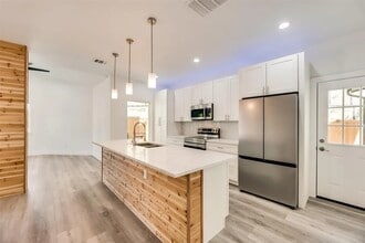 1930 Shaw St in Dallas, TX - Foto de edificio - Building Photo