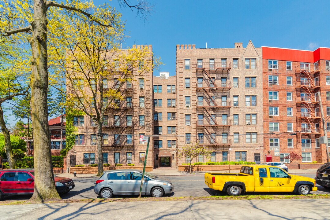 3343 Sedgwick Ave in Bronx, NY - Building Photo