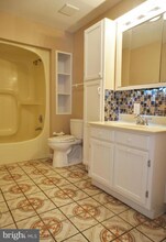 8218 Heron Ln in Lusby, MD - Foto de edificio - Building Photo