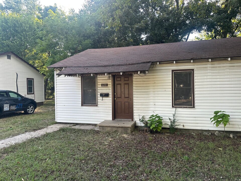 610-612 Sherman St in Springdale, AR - Building Photo