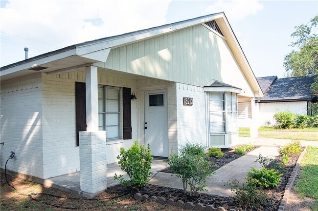 property at 3213 Heatherwood Dr