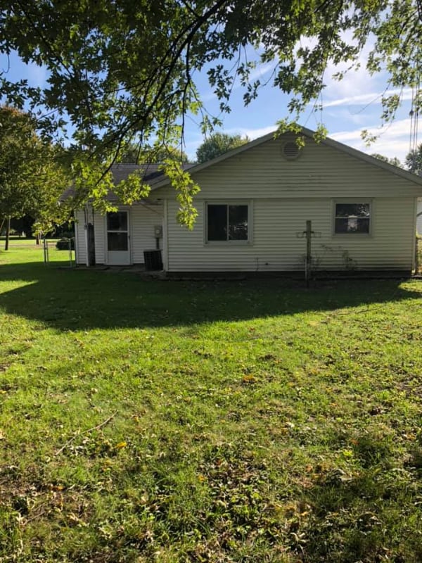 423 N Emmett St in Virden, IL - Building Photo - Building Photo