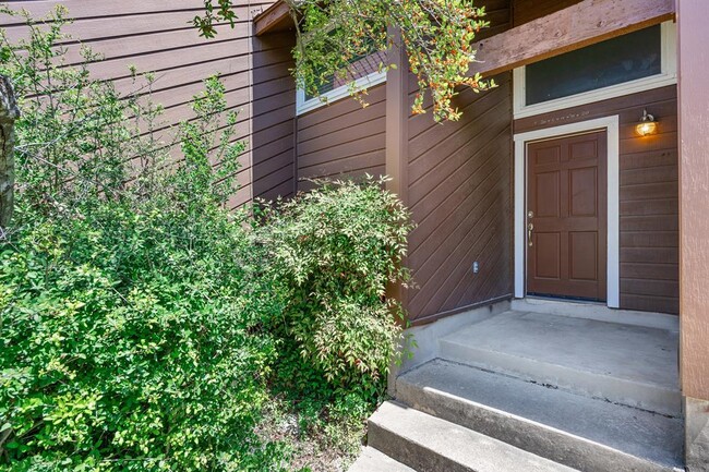 8113 Baywood Dr in Austin, TX - Foto de edificio - Building Photo