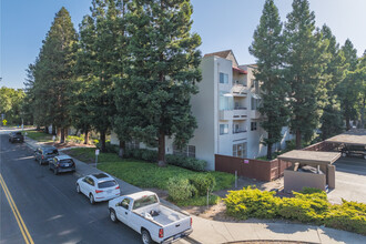 Centerre Place in Walnut Creek, CA - Foto de edificio - Building Photo