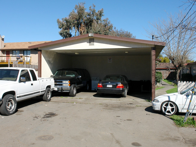 2537 Corby Ave in Santa Rosa, CA - Building Photo - Building Photo