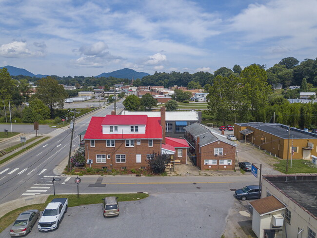 353 Park St in Canton, NC - Building Photo - Building Photo