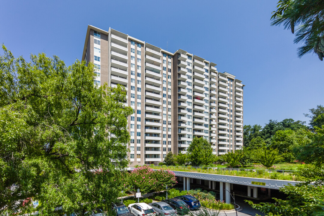 Kenwood Condominium in Bethesda, MD - Building Photo