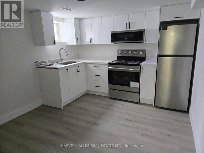 111 McAllister Rd in Toronto, ON - Building Photo - Building Photo