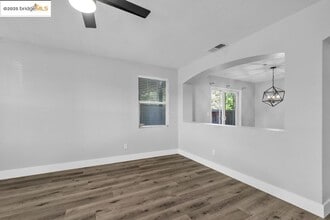 101 Spruce St in Brentwood, CA - Building Photo - Building Photo