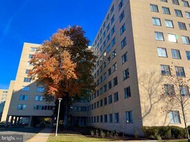 6631 Wakefield Dr in Alexandria, VA - Building Photo