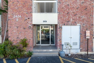 Village At Harbor Beach in Fort Lauderdale, FL - Building Photo - Building Photo