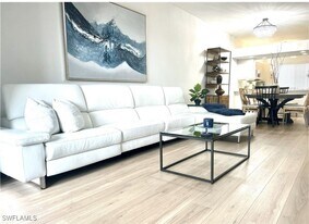 6750 Beach Resort Dr in Naples, FL - Building Photo