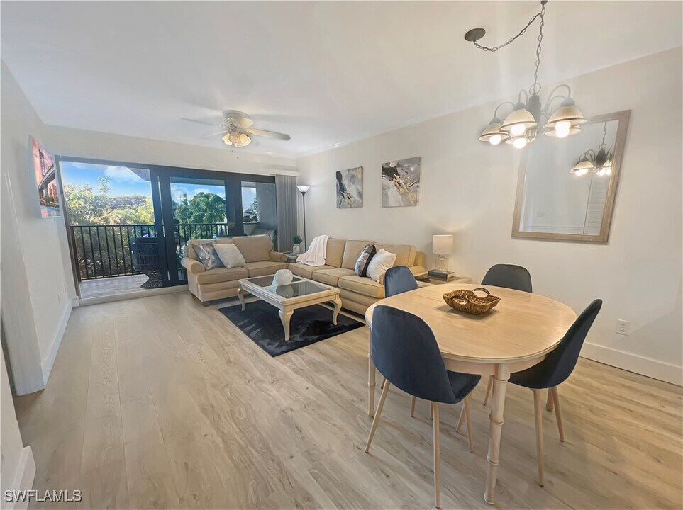 600 Neapolitan Way in Naples, FL - Building Photo