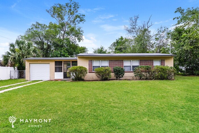 7909 Caxton Cir W in Jacksonville, FL - Building Photo