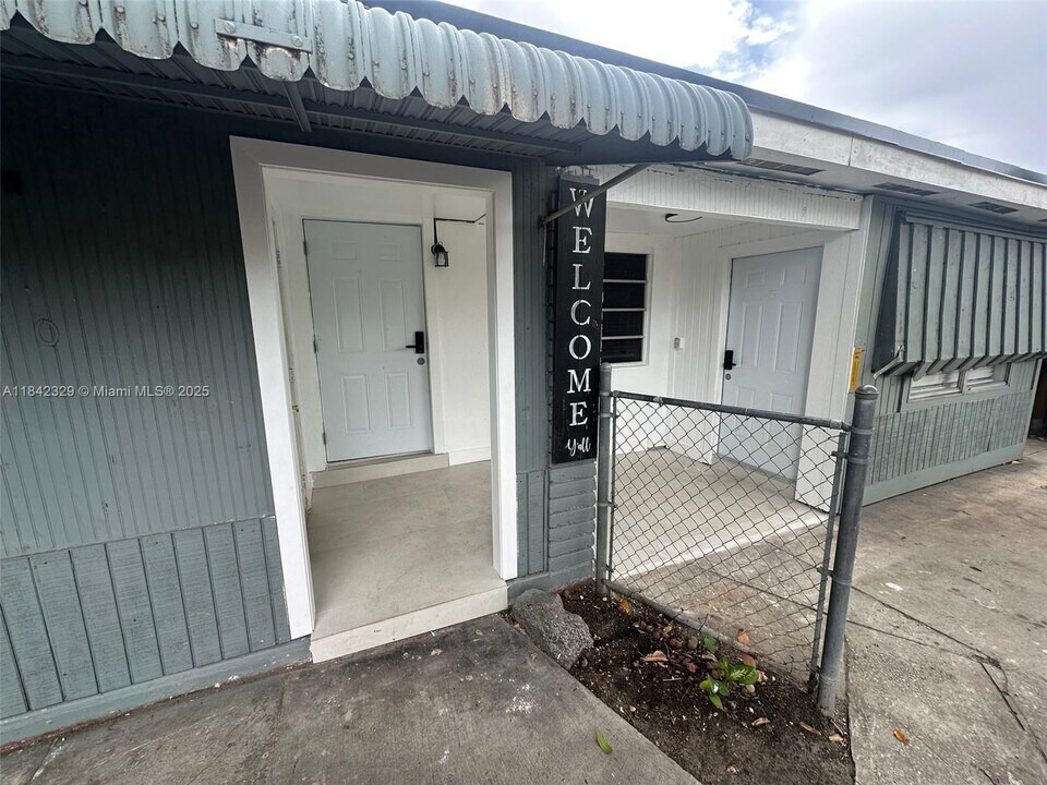 5850 Wiley St in Hollywood, FL - Building Photo