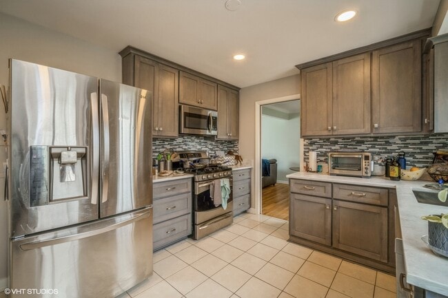 110 Plum Tree Rd in Deerfield, IL - Building Photo - Building Photo
