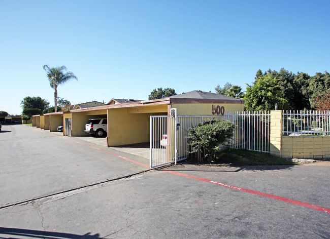 Howard Garden in Azusa, CA - Foto de edificio - Building Photo