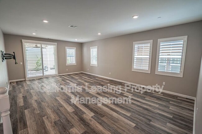 27470 Poppy Ct in Santa Clarita, CA - Building Photo - Building Photo