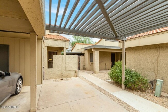 2415 W Greenway Rd in Phoenix, AZ - Building Photo - Building Photo