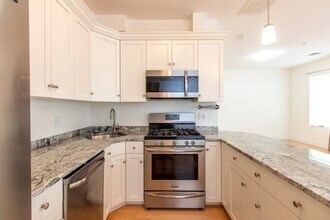 70 Prospect St, Unit 202T in Somerville, MA - Building Photo - Building Photo