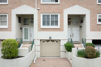 100-200 Grand Cove Way in Edgewater, NJ - Building Photo - Building Photo