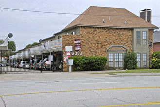 8330 Park Ln in Dallas, TX - Foto de edificio - Building Photo