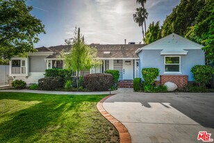 5419 Gentry Ave in Los Angeles, CA - Building Photo