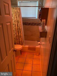 5023 Wayne Ave photo'