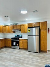 360 Broad St in Carlstadt, NJ - Building Photo - Building Photo