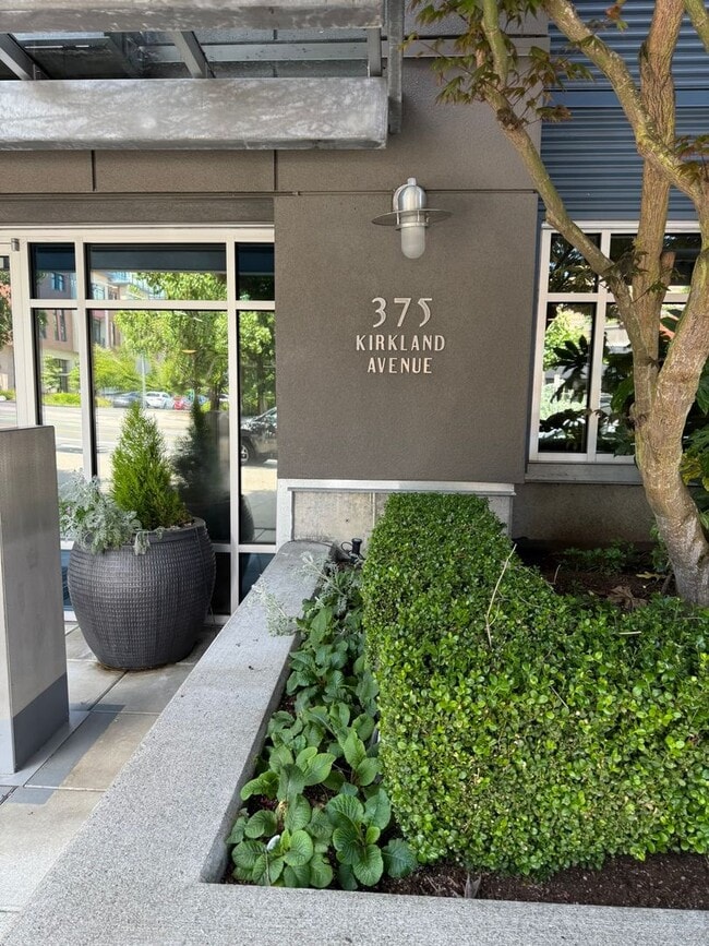 375 Kirkland Ave in Kirkland, WA - Building Photo - Building Photo