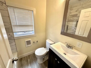 37 Gordon St, Unit 1 in Waltham, MA - Foto de edificio - Building Photo