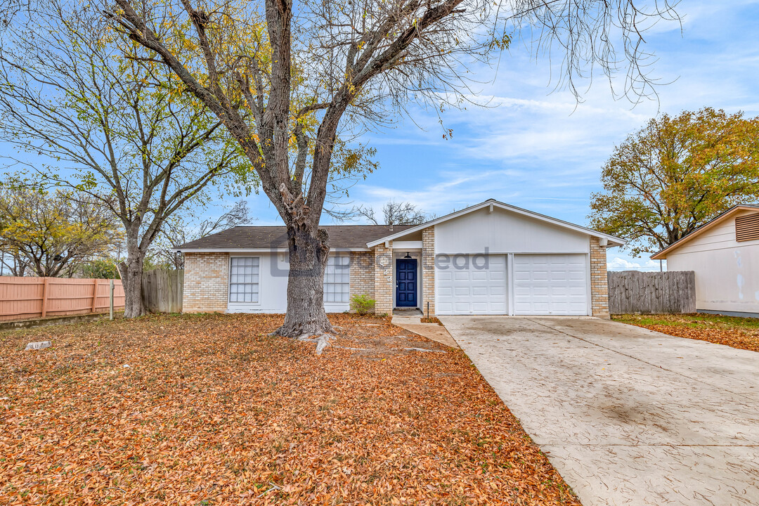 2822 Meadow River in San Antonio, TX - Foto de edificio