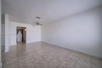 11250 SW 7th St in Miami, FL - Building Photo - Building Photo