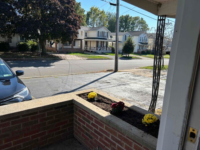 153 W Seneca St, Unit 1 in Oswego, NY - Building Photo - Building Photo