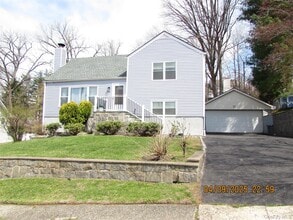 156 Candlewood Dr in Yonkers, NY - Building Photo - Building Photo