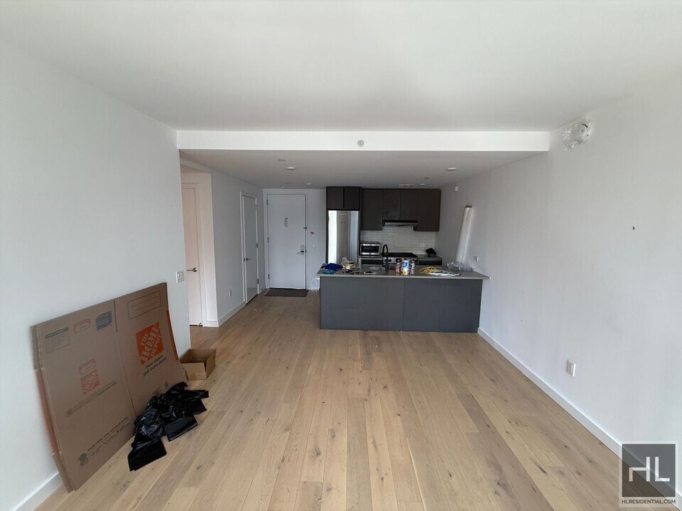 NORTHERN BOULEVARD in Queens, NY - Building Photo