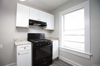 2421 S Oak St in Little Rock, AR - Building Photo - Building Photo