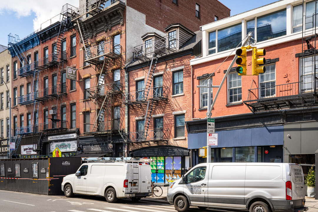 298 Elizabeth St in New York, NY - Foto de edificio