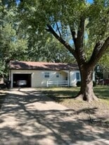 2420 SW Seabrook Ave in Topeka, KS - Building Photo